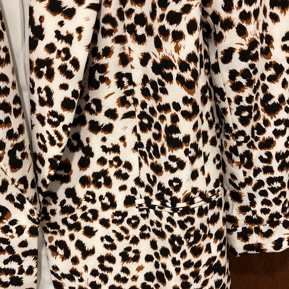 Bar III Leopard Blazer with 3/4 Cuffed Sleeves Women’s Size Medium - Picture 2 of 7